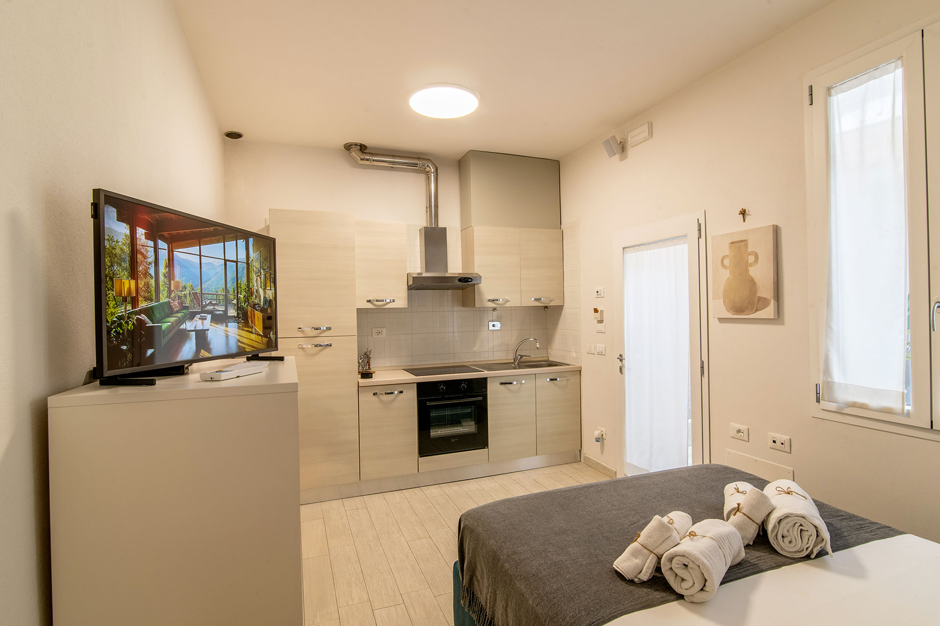 lucentumrooms-it-studio-flat-kitchenette-alicante-kitchen-area