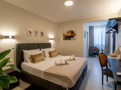 lucentumrooms-it-deluxe-kingroom-2-guests-001