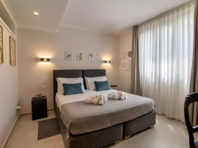 lucentumrooms-it-deluxe-kingroom-2-guests-19m2-001