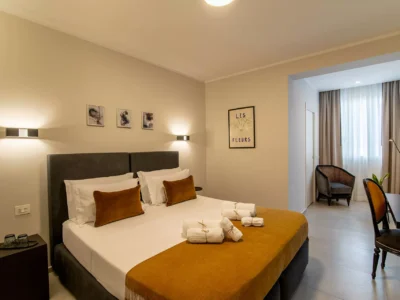 lucentumrooms-it-deluxe-kingroom-3-guests-001