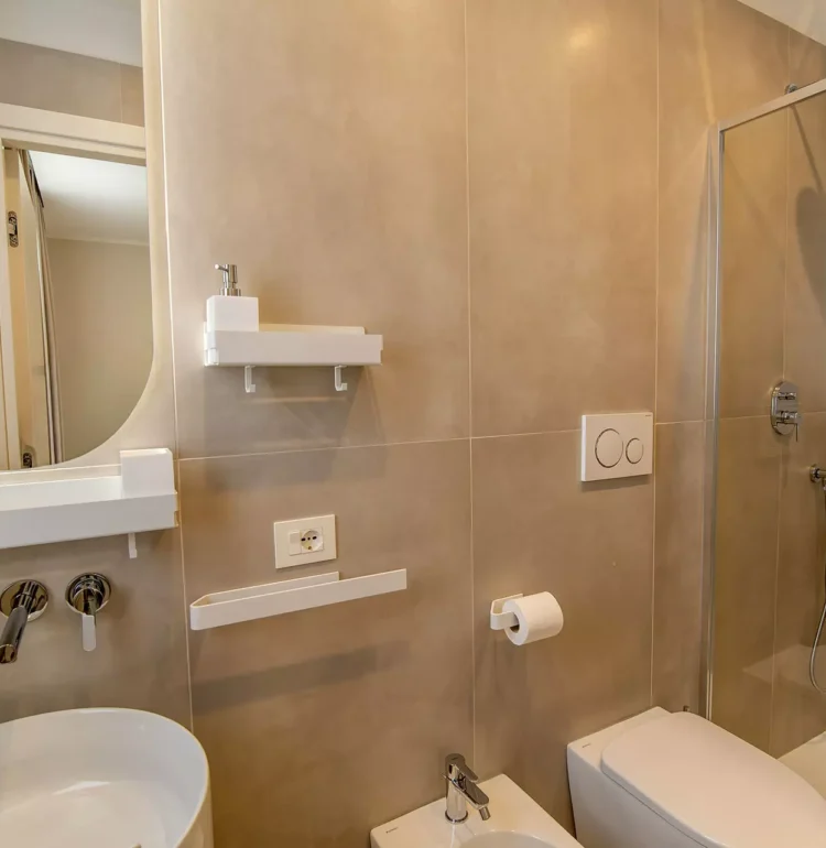 lucentumrooms-it-double-room-bathroom-2-guests-001