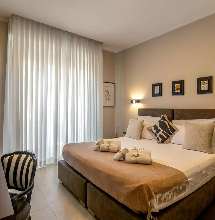lucentumrooms-it-sol-deluxe-double-wtih-balcony-001