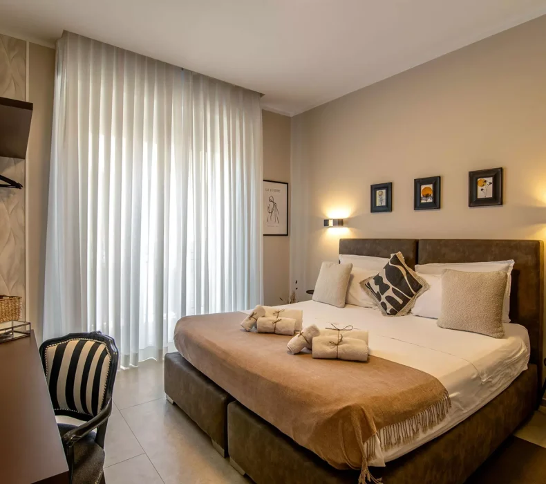 lucentumrooms-it-sol-deluxe-double-wtih-balcony-001